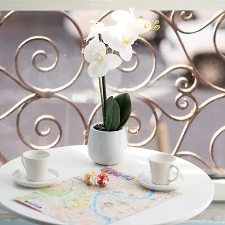 Rhome Hosting ゲストハウス 4*