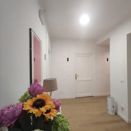 Rhome Hosting 4*